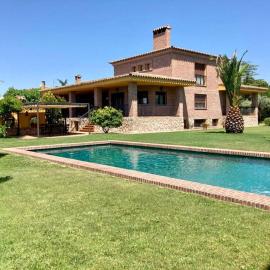 LUXURY Positive House Gran Chaparral Toledo, hótel í Pepino