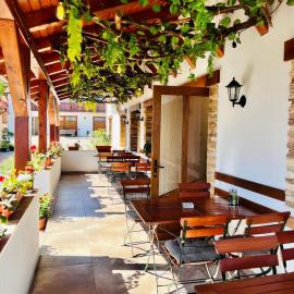 Nagy-Homoród Étterem és Panzió, hotel em Rareş