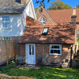 Cute and Cosy Little Cottage