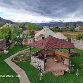 Guest House Emily, hotel in Bokonbayevo