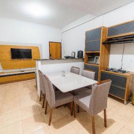 Apartamentos 2 qtos C/suite ,Cozinha Completa, Wi-Fi 1GIga, Jr Catito
