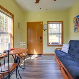 밀링턴에 위치한 호텔 Quiet Millington Tiny House Near Naval Air Base!