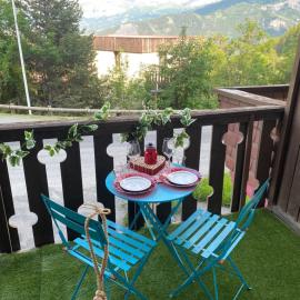 Appartement pra loup 1600 4pers, hotel in Uvernet-Fours