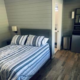 TeePee Room 7- Newly Renovated, hotel a Roscommon
