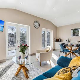 Charming 2 Bedroom Limestone Lodge Perfect for Families