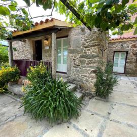 SantiagoFamilyHouse - Casa Velha - Cottage, hotel em Sever do Vouga