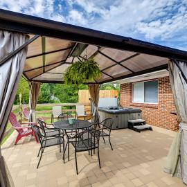 Pet Friendly Home w/ Hot Tub, Patio & Game Room!, hotel in Clayton
