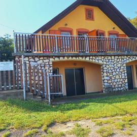 BALATONHEGYVIDÉKI APARTMAN, viešbutis mieste Balatonederics