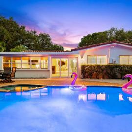 Solar Heated Pool Spa Tiki Hut Huge Backyard Hammock Retro Bikes