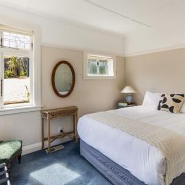Charming Character Bungalow in Khandallah, hotel in Wellington