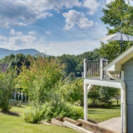 Young Harris Vacation Rental w/ Mountain Views!, ξενοδοχείο σε Young Harris