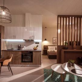 Ermioni Luxury Suite Beachfront 1 minute from the beach، فندق في ستاليس