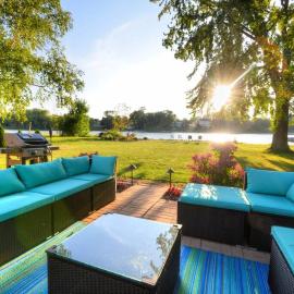 Riverfront Retreat! Water front and dog friendly!, hotel din Two Rivers