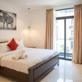 Embassy Gardens 2 Bed Apartment W/Pool View, hotel en Cantonments