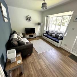 Seaside Snug - Gorgeous 2 Bed Seaside Bungalow, hotel in Hornsea