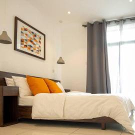 Empire 2 Bedroom Apartment @Embassy Gardens, מלון בCantonments