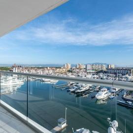 Luxury Condo On The Marina