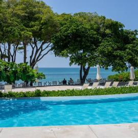 Luxurious Private Beach Getaway، فندق في بونتا مِيتا
