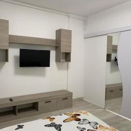 Lovely 1-room apartment self check-in, hotel in Popeşti-Leordeni