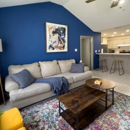 Chic, Quiet 2BR 2BA Near Shops & Restos!, hotel in McAllen