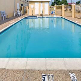 Days Inn by Wyndham Dallas Garland West, hotel sa Garland