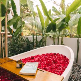Modern Tropical 3BR villa Seseh, Canggu, hotel in Munggu
