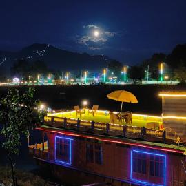 Viesnīca Houseboat Karima palace pilsētā Šrīnagara