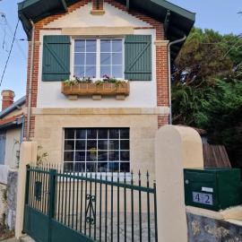 Villa Bagatelle, climatisée, à 250m de la plage centrale, 3 chambres, hotel in Arcachon