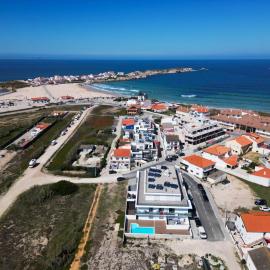 Beach & Surf Lovers Apartment with AC - Baleal, hotel di Baleal