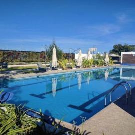 Amplia Casa Moderna c/ Piscina y Lindos Jardines, hotel sa Trojes de Alonso