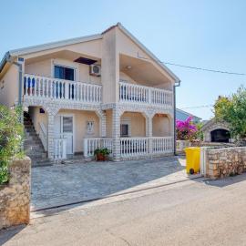 Apartments with parking space Jezera, Murter - 21148