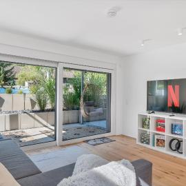 NEU: Stylische Suite mit Netflix und Workspace, hotell i Böblingen