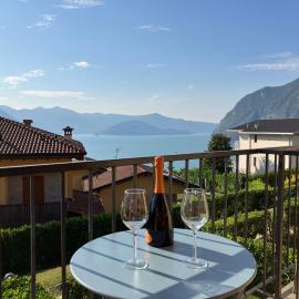 HOST4U - Bella Vista Apartment - Lake View and Pool