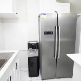 Lucena में, होटल Luxurious Place Spacious 2BR with WIFI Near SM Lucena