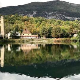 La Villa Bacchus au bord de l'eau, piscine chauffée, PROMO AUTOMNE 2025, hotel di Groslée