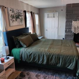 TRANQUIL OASIS - Private Rooms -Near Downtown Indianapolis, hotel in Indianapolis