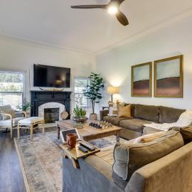 Fire Pit & Yard: Updated Winter Garden Home!, hotel in Orlando