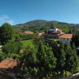 Amplio y céntrico piso con buenas vistas en Selaya, hotelli kohteessa Selaya
