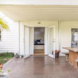 Surfers Palace Torquay 1 min walk to beach