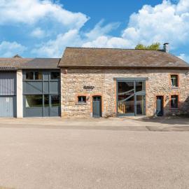 Holiday home situated in a rural setting, Hotel in Lierneux