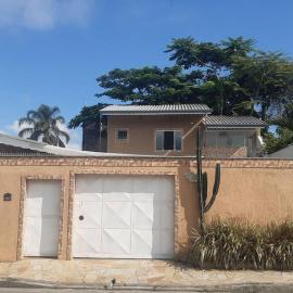 Casa espaçosa com piscina e garagem - Caraguatatuba, hotel in Caraguatatuba