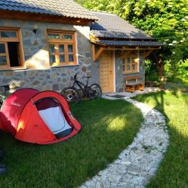 Tepelenë में, होटल Bujtina Peshtan Guesthouse&Camping