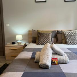 Casa di Afi, lago maggiore 5 min Perfect For 4 - Kitchen - Parking - Netflix, hotel sa Arona