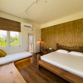 DH House, hotell i Donghe