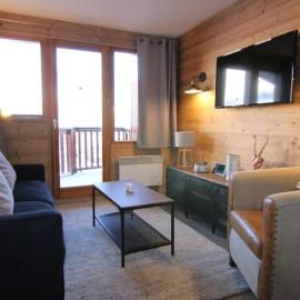 Appartement 3 pièces, 6 pers, 45m² - Couv.piscines, prox.pistes et écoles ski, parking, balcon, WiFi - FR-1-405-161, hotel in Huez