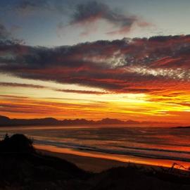 C the Sea 3bedroom house with 2 queen and 2 single beds max 6sleep 2bathroom walk distance to beach in Glentana Outeniqua Strand with free Wi-Fi and sea view, hotel in Outeniqua Strand