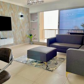 101 Camarque - 3 Bedroom Beachfront Apartment In Umdloti - 180 Degree Sea Views: Umdloti şehrinde bir otel