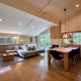 zen-bungalow no 6 met sauna en hottub: Rheezerveen şehrinde bir otel