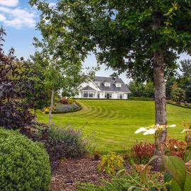The Ridgewood Lodge, hotel a Newbridge