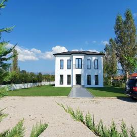 Rinas में, होटल Nerium Garden Inn Tirana Airport